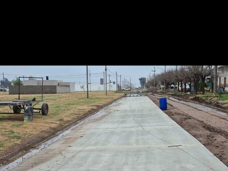 Pavimentaci{on en calle La Pampa