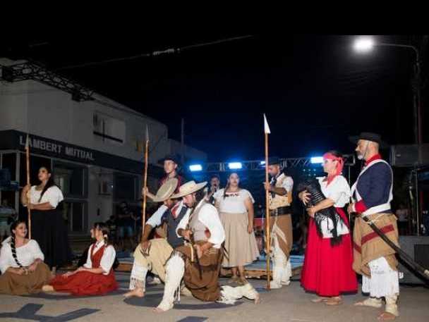 El Ballet Cuatro Rumbos pasó por la peatonal