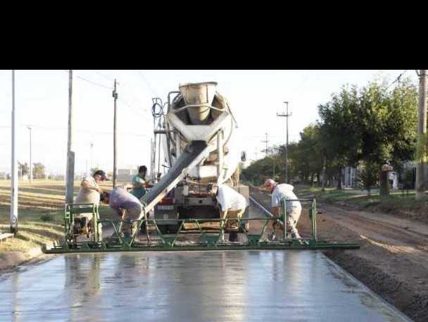 Comenzó la pavimentación en calle La Pampa