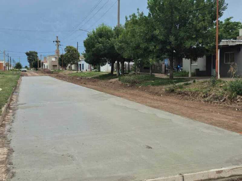 Cuarta cuadra de pavimento en calle La Pampa
