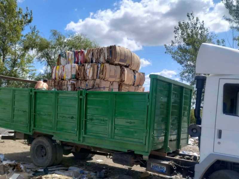 Entrega de más de seis mil kilos de papel y cartón