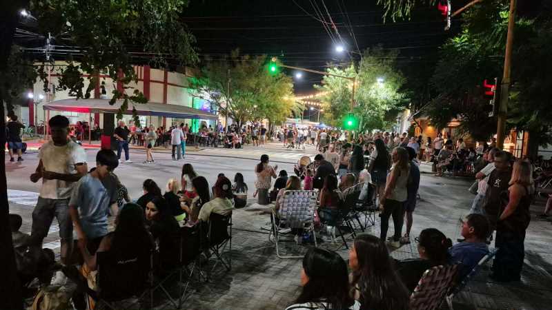 Una hermosa tardecita en la peatonal
